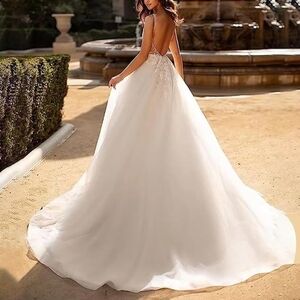Elegant White Backless Wedding Dress